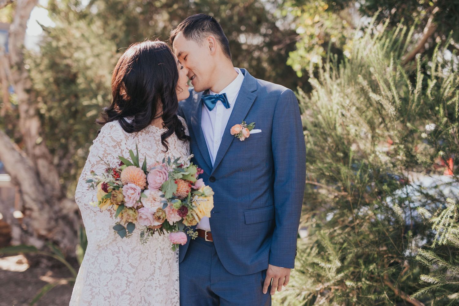 bride & groom kissing at verandas manhattan beach