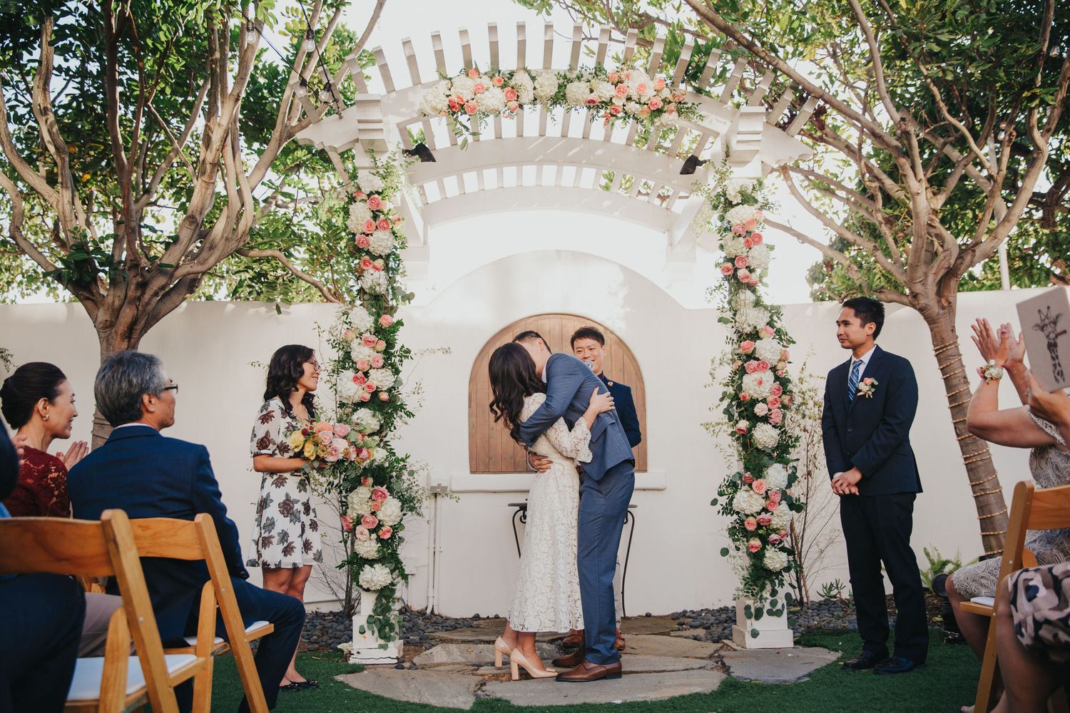 ceremony kiss at verandas manhattan beach