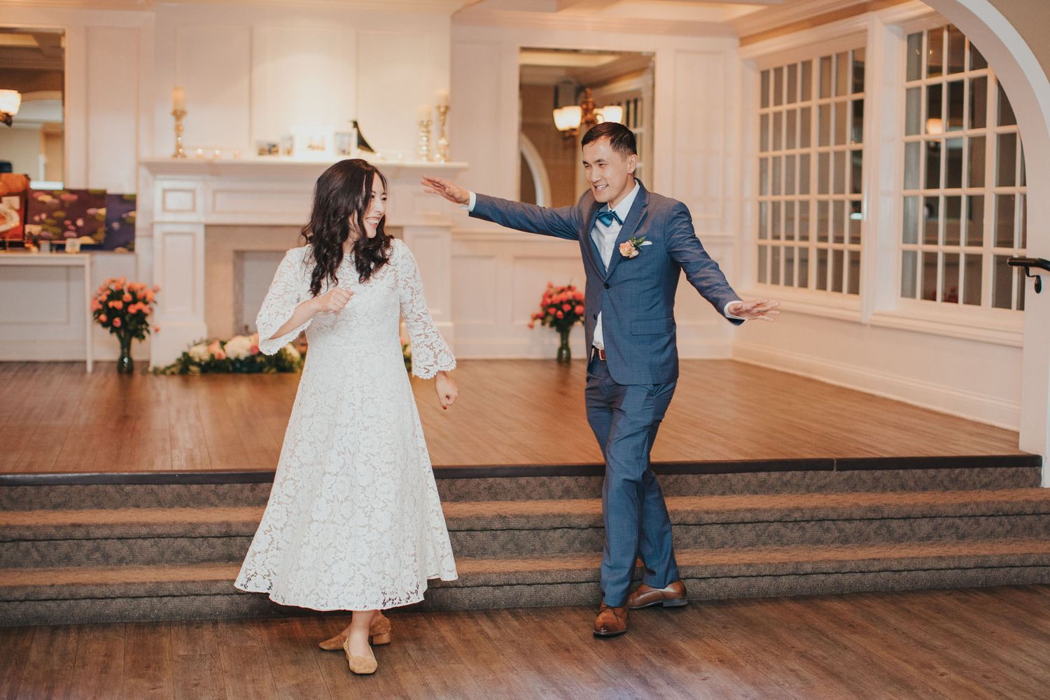 bride & groom dancing at verandas manhattan beach