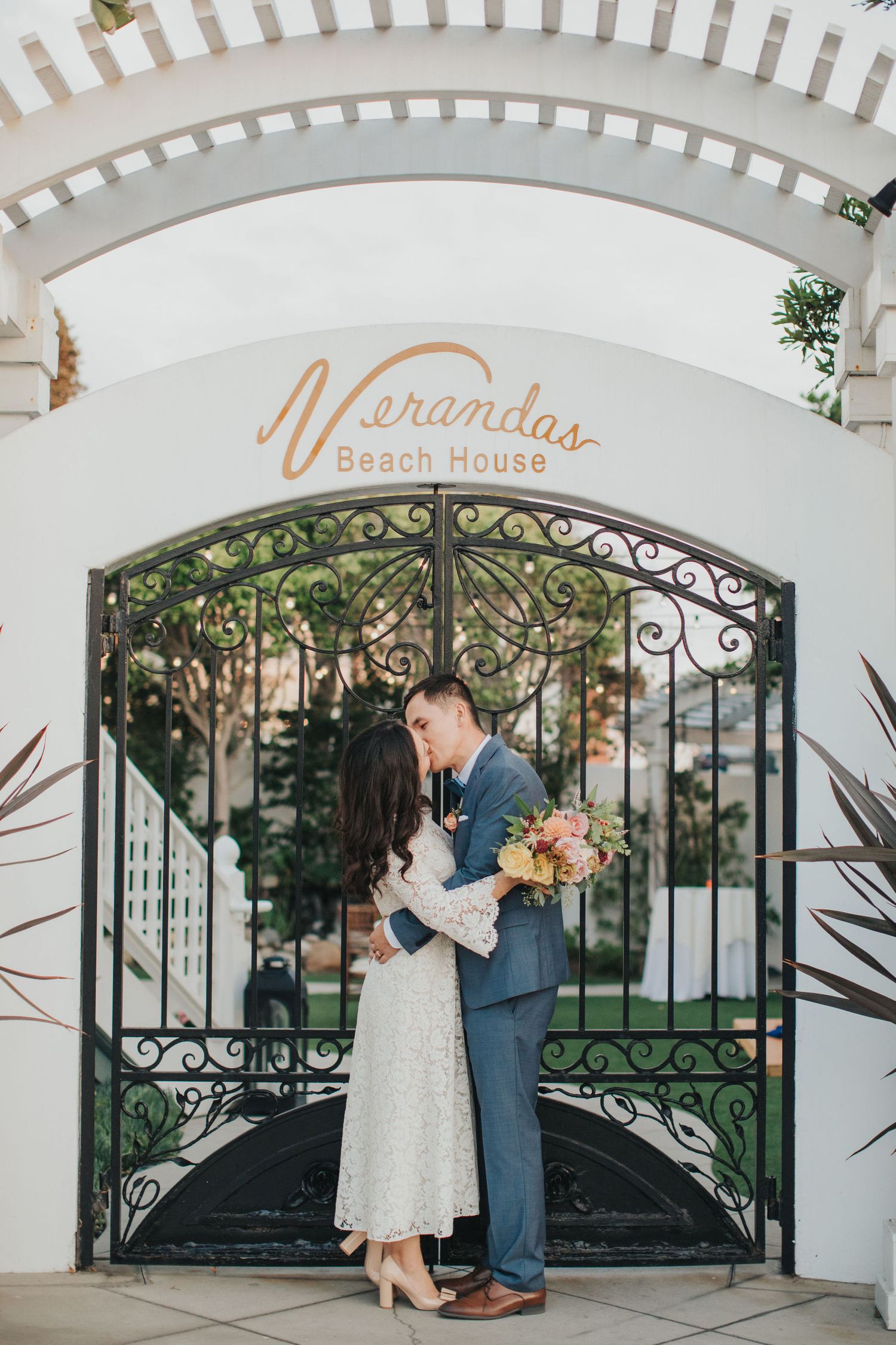 bride & groom kissing under arch at verandas manhattan beach