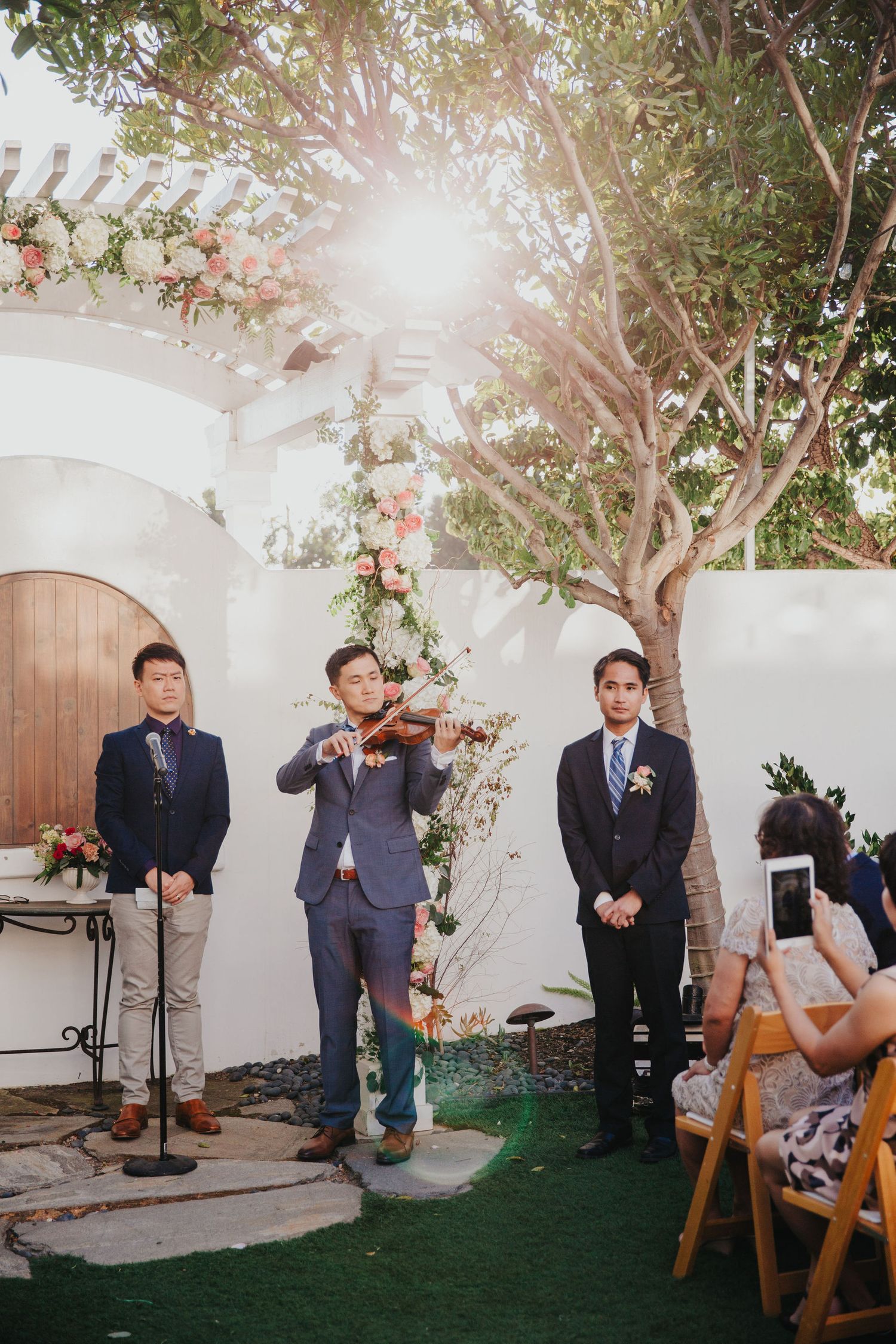groom playing violin while waiting for the bride at verandas manhattan beach