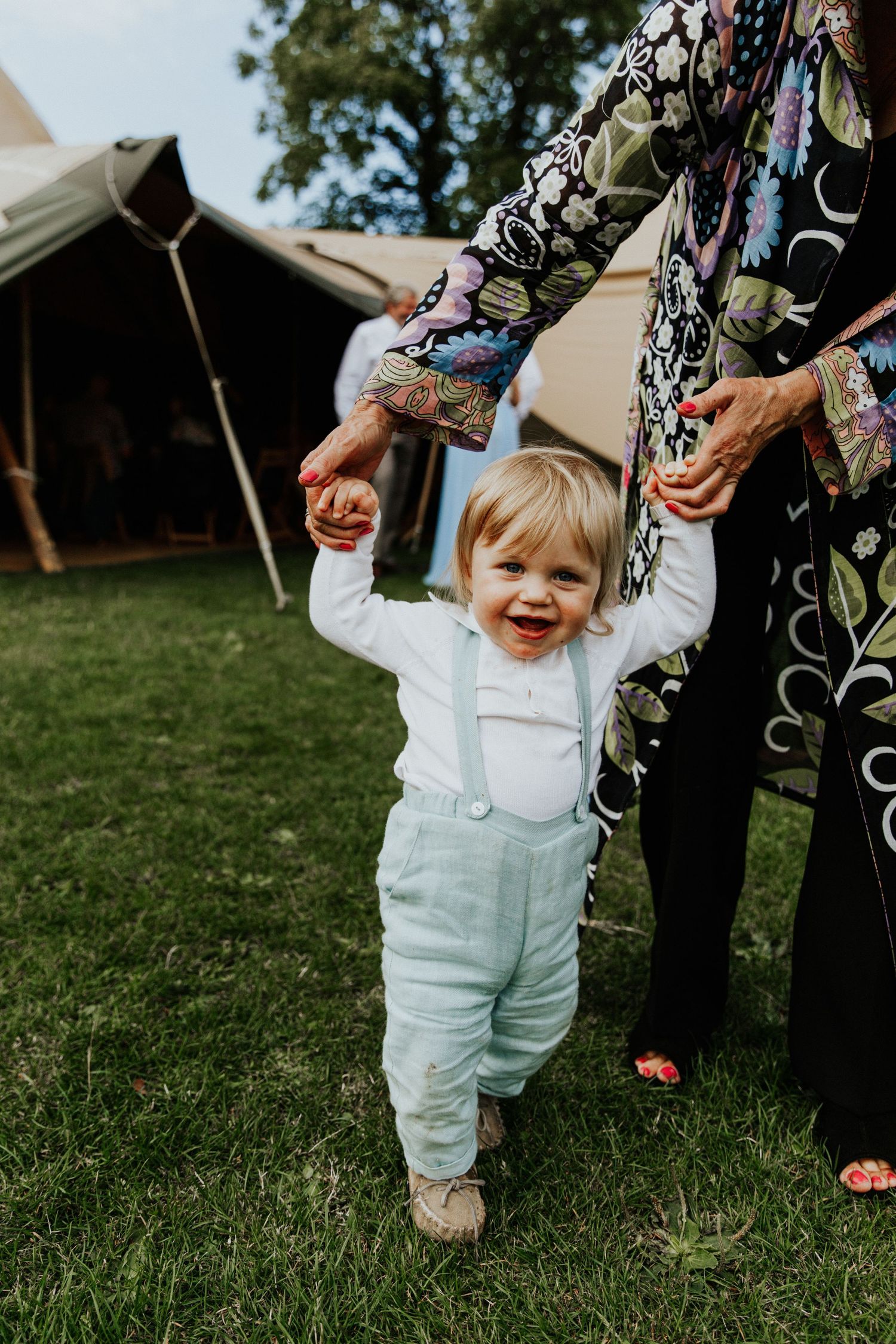 Tipi wedding in Somerset , Tithe Barn wedding in Pilton, wedding photographer in somerset
