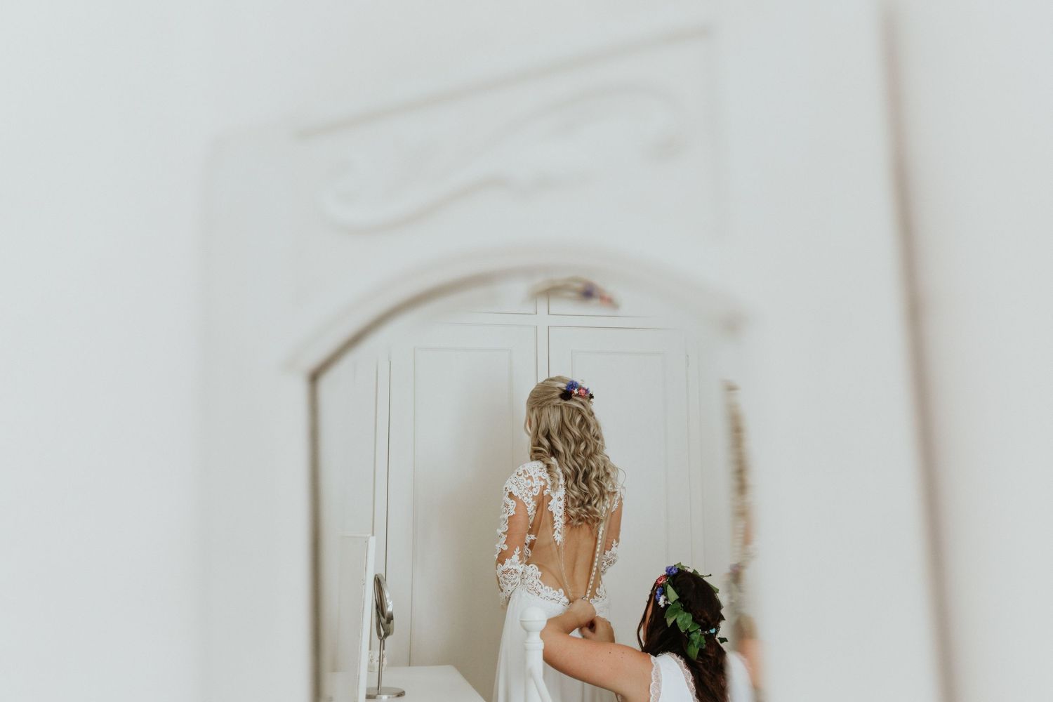 Tipi wedding in Somerset , Tithe Barn wedding in Pilton, wedding photographer in somerset