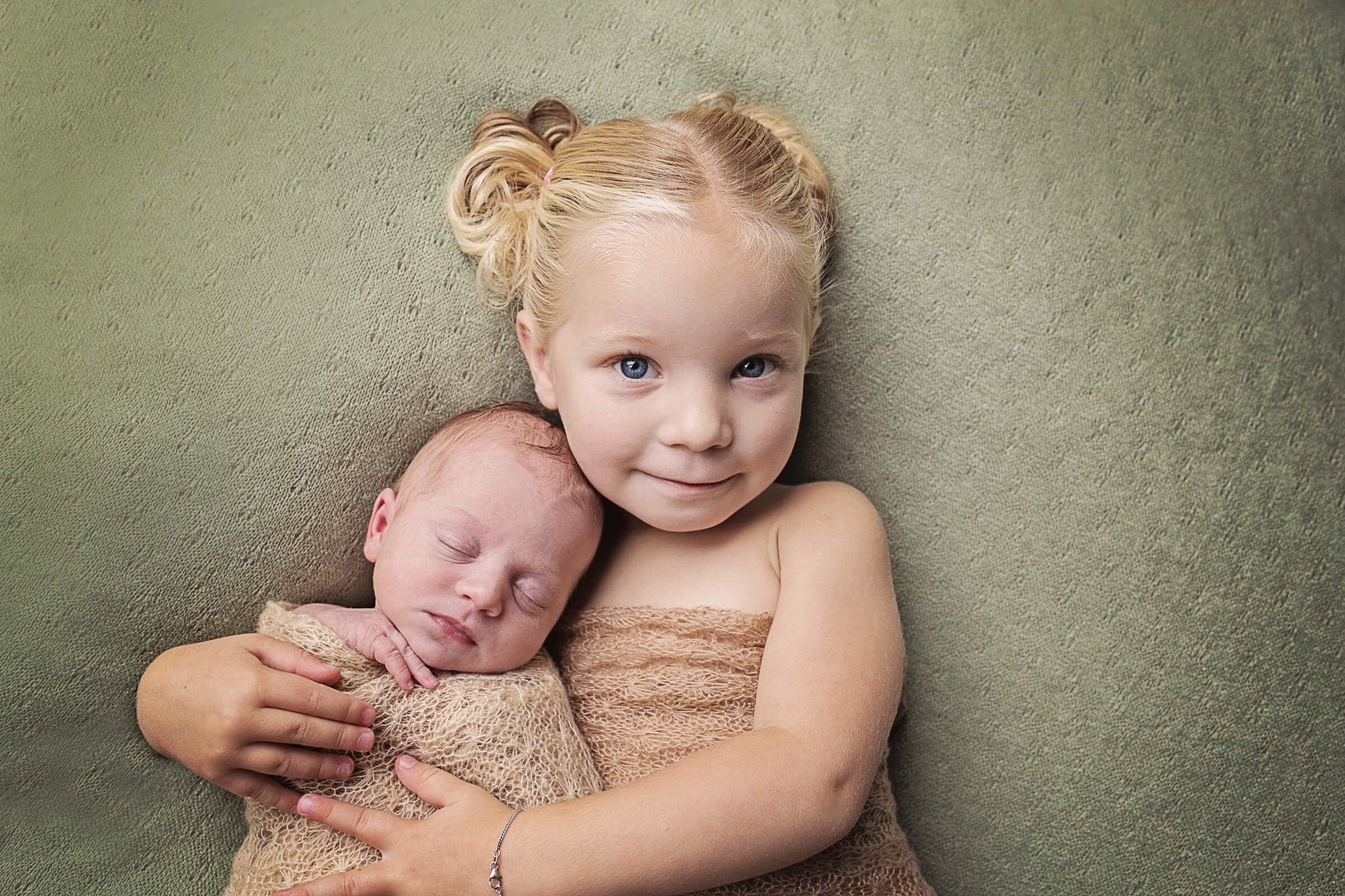Newbornfotografie zusjes