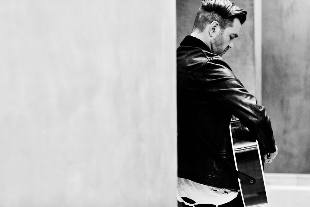 Andy Grammer rehearsing backstage with no one else around at Only In Nashville. Photo by Joel Alexander