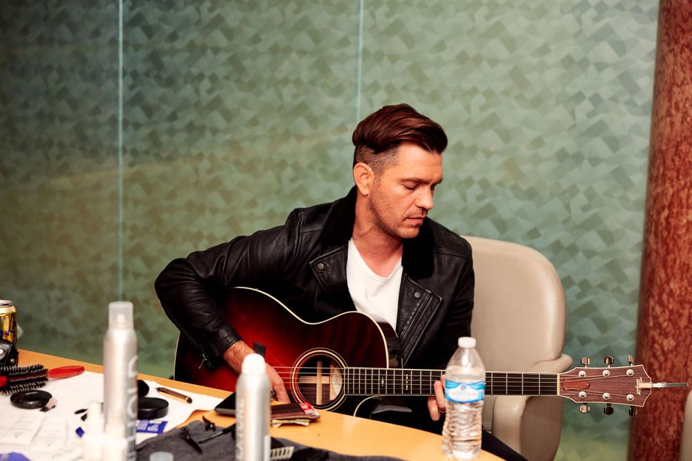 Andy Grammer rehearsing on his sunburst acoustic guitar backstage at Only In Nashville. Photo by Joel Alexander