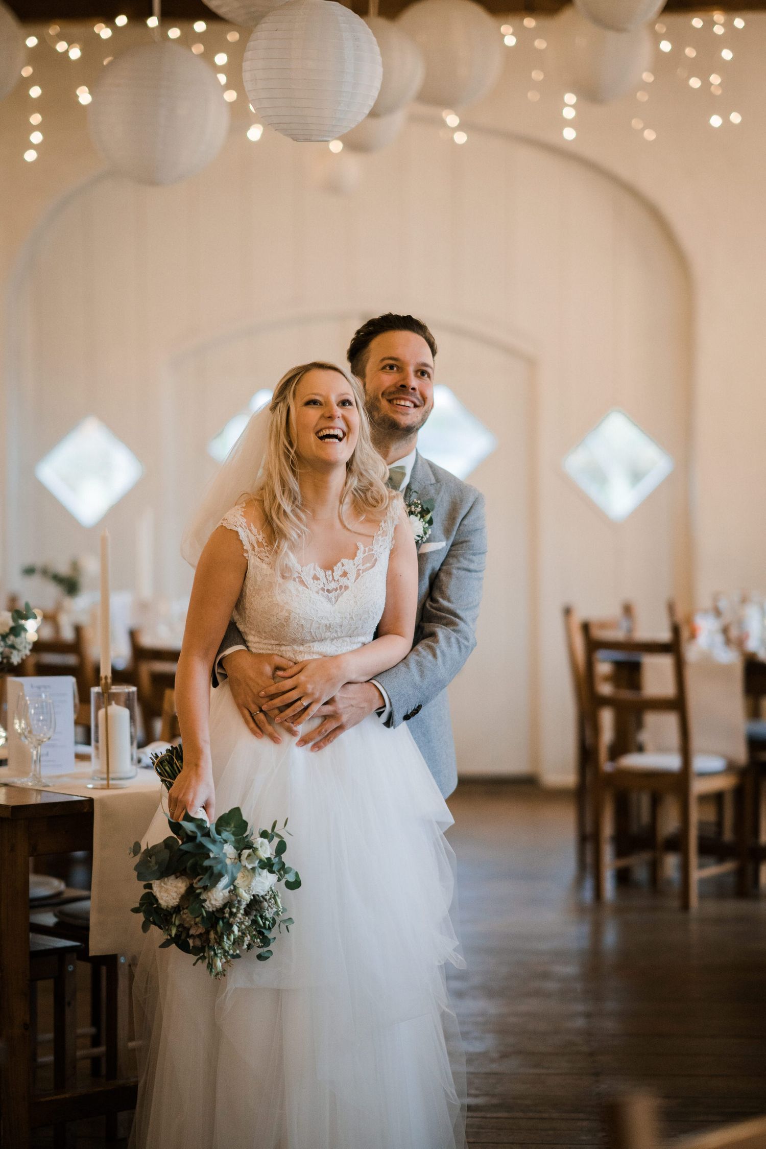 Hochzeitsbilder Hochzeitsfotograf Paarshooting Hochzeit herrundfrauk First Look Neimeshof