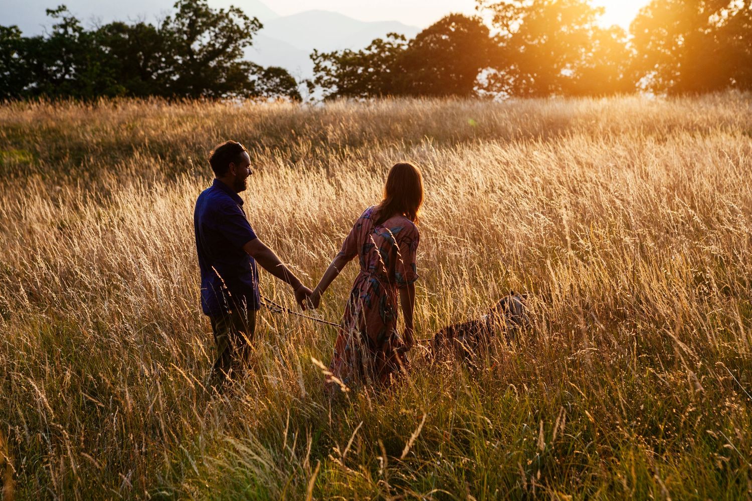 engagement session at sunset in Tuscany by destination wedding photographer Elizabeth Armitage