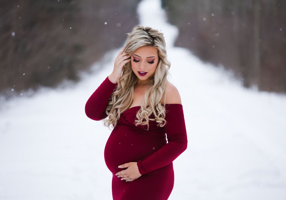 maternity photoshoot in snowy kelowna bc