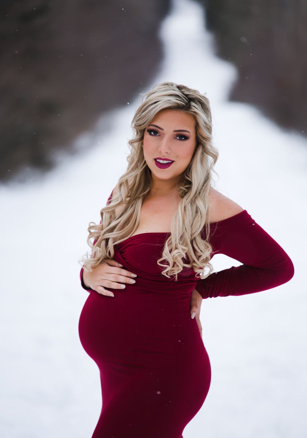 maternity photoshoot in snowy Penticton bc