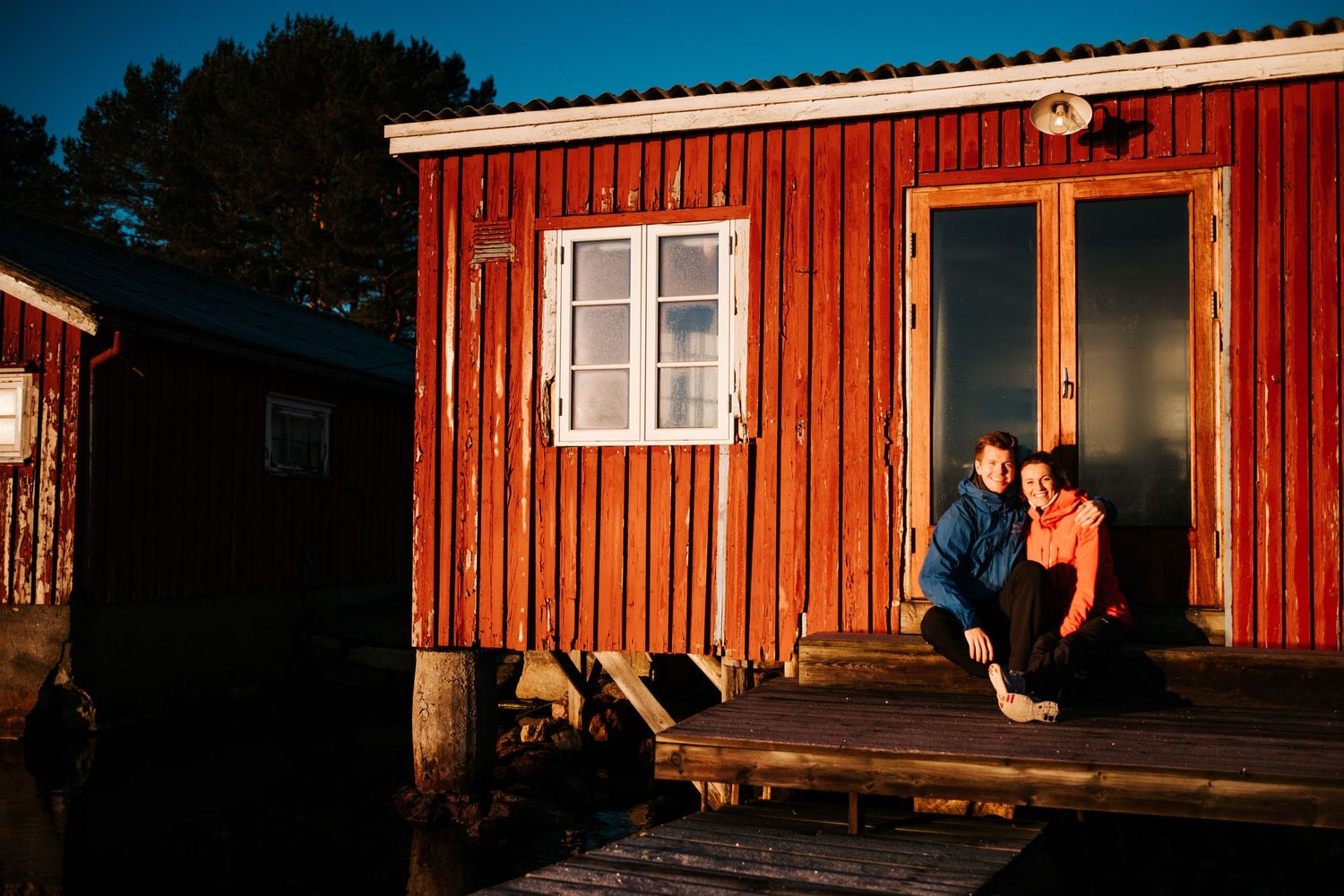 Kjærstefoto i soloppgangen ved Bibelskolen i Grimstad