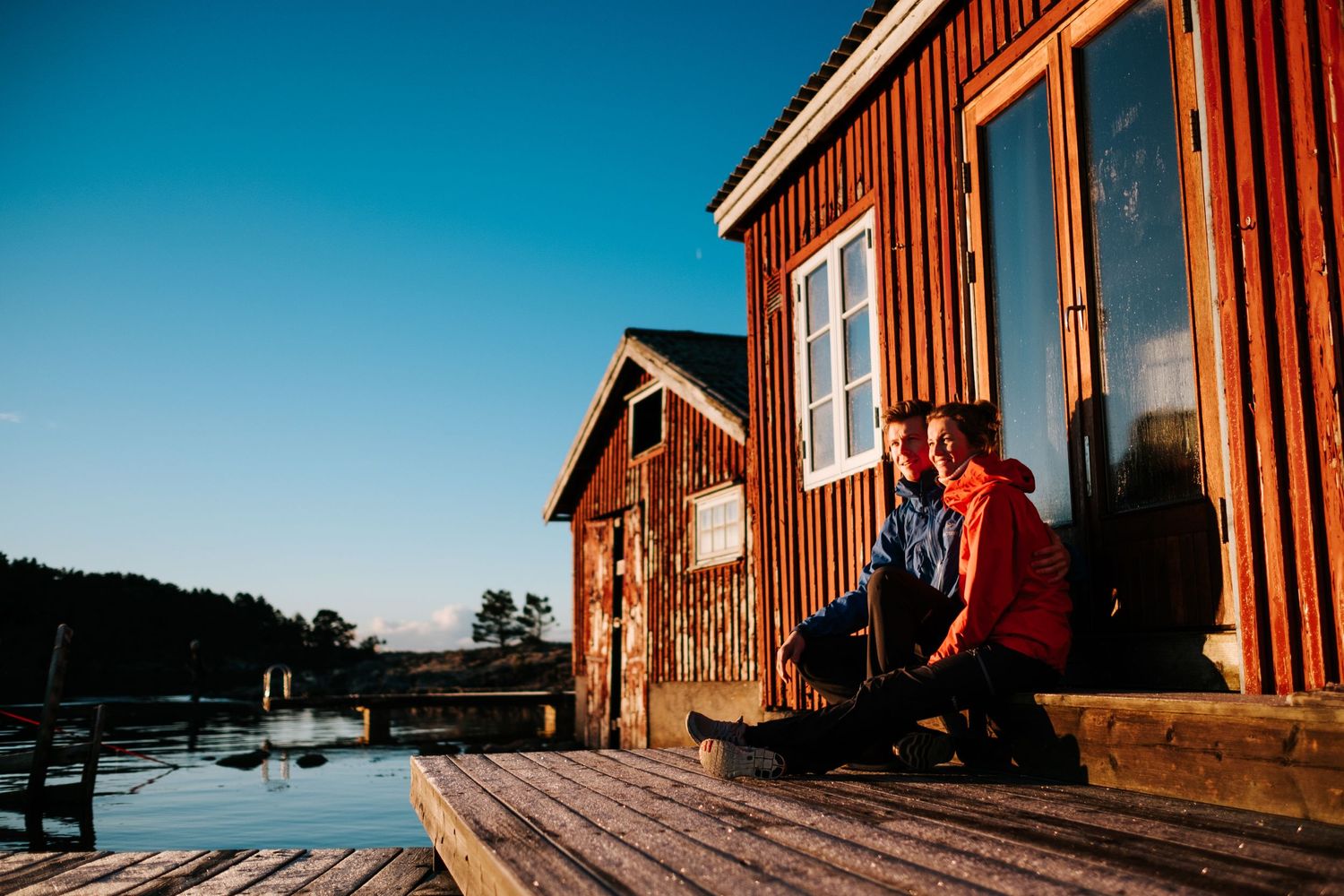 Kjærstefoto i soloppgangen ved Bibelskolen i Grimstad
