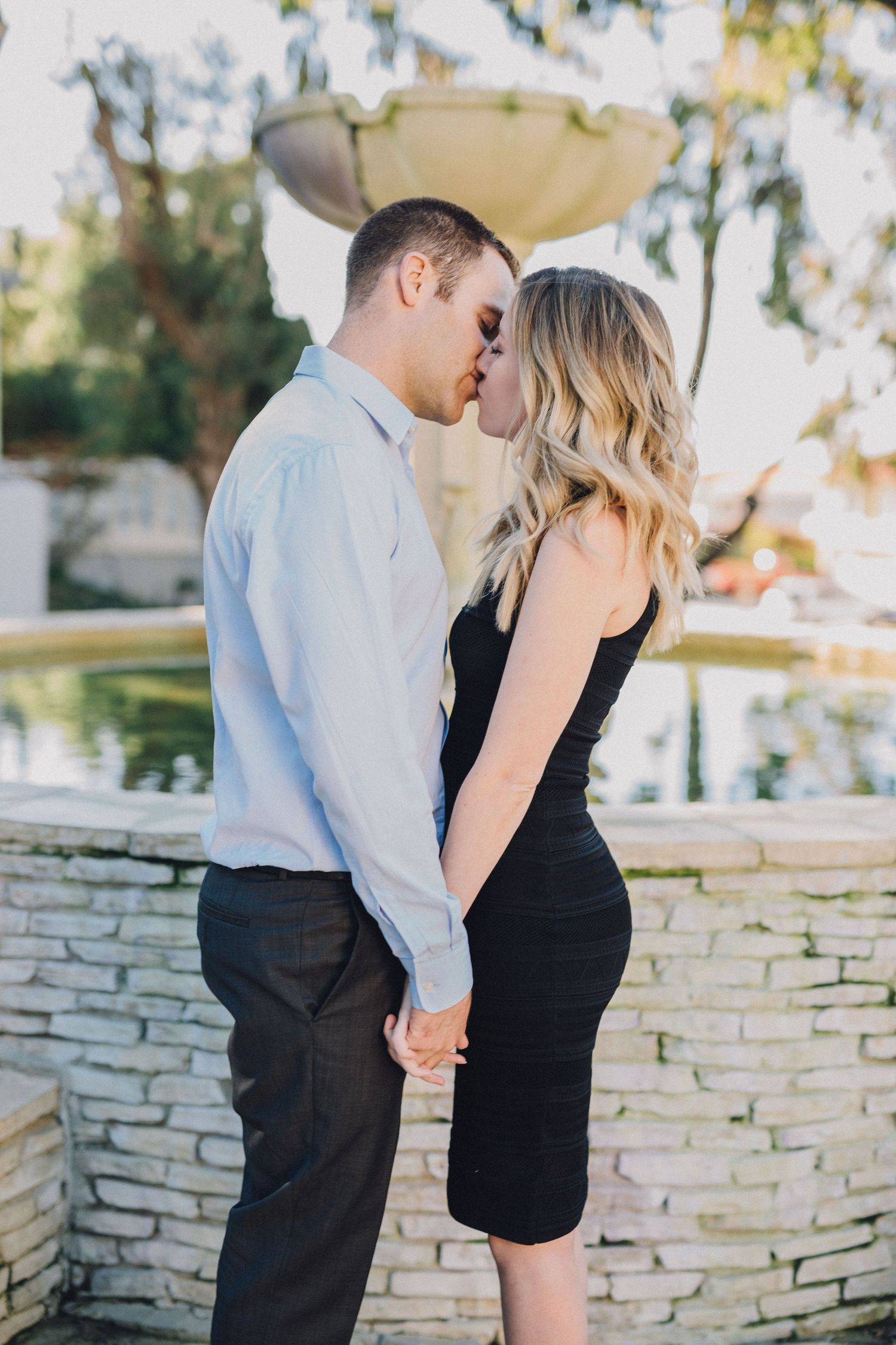 kissing fountain engagement photo