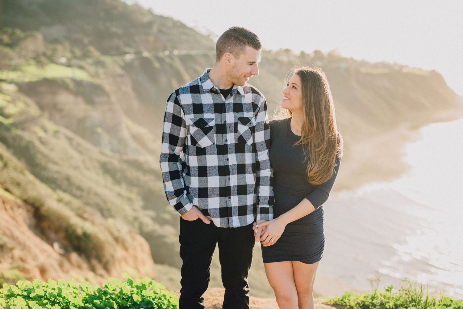 palos verdes cliff engagement photo