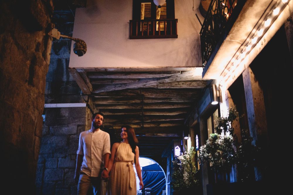 Engagement photoshoot at Ribeira in Porto. Sessão pré casamento no Porto