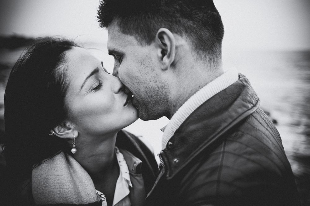 Engagement couple at the beach. Sessão de solteiros no Sr. da Pedra