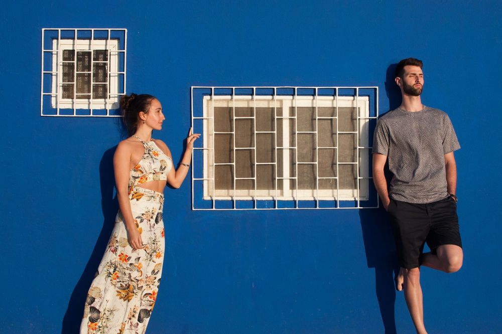 Engagement photoshoot in the sun and beach. Sessão de solteiros na praia de Matosinhos.