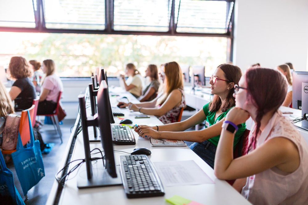czechitas letni skola evka neuman evenue zeny do it