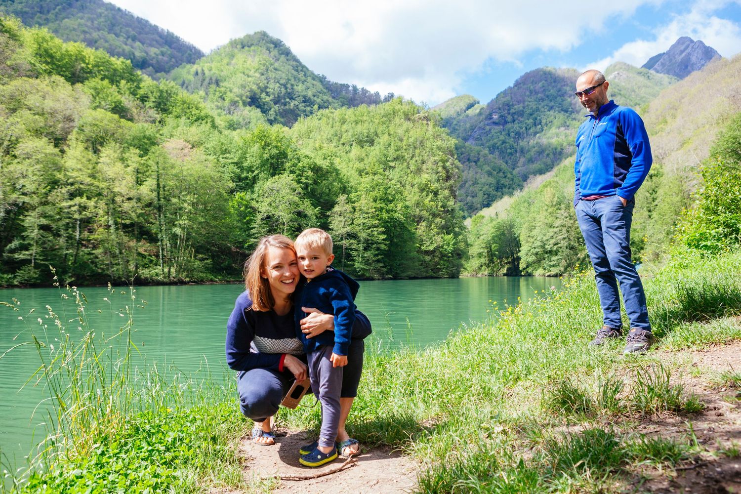 family portrait in Apuan Alps Tuscany by Tuscany wedding and family photographer Elizabeth Armitage
