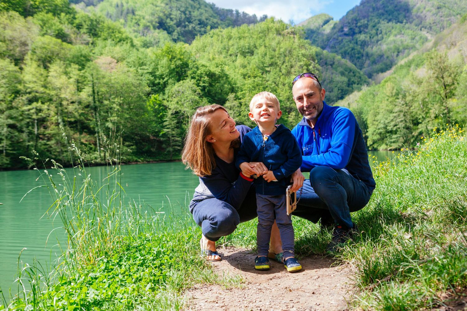 family portrait in Apuan Alps Tuscany by Tuscany wedding and family photographer Elizabeth Armitage
