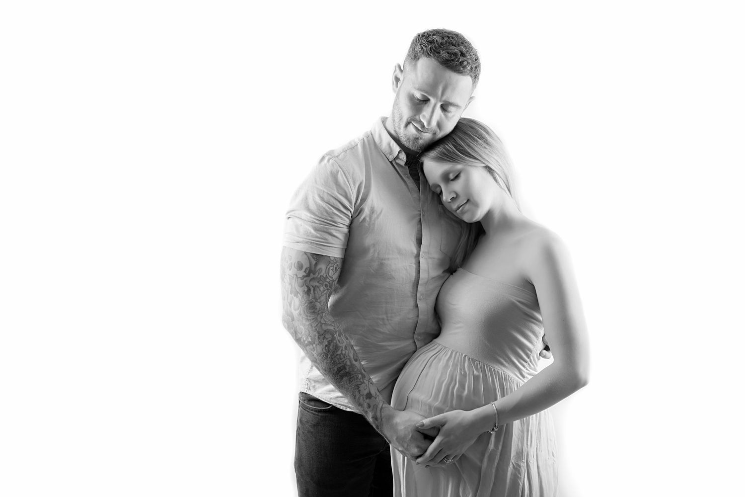 gorgeous family maternity photoshoot in fleet, hampshire