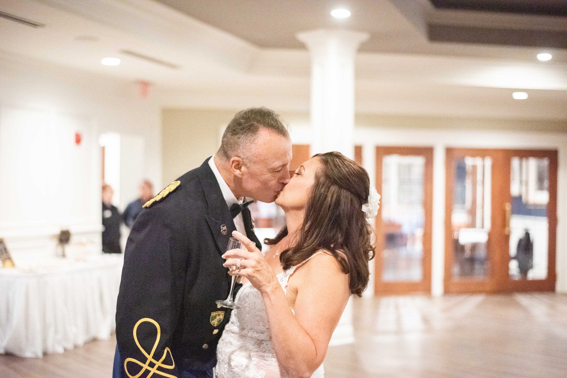 reception couple kiss at Cleveland Yachting Club, Ohio