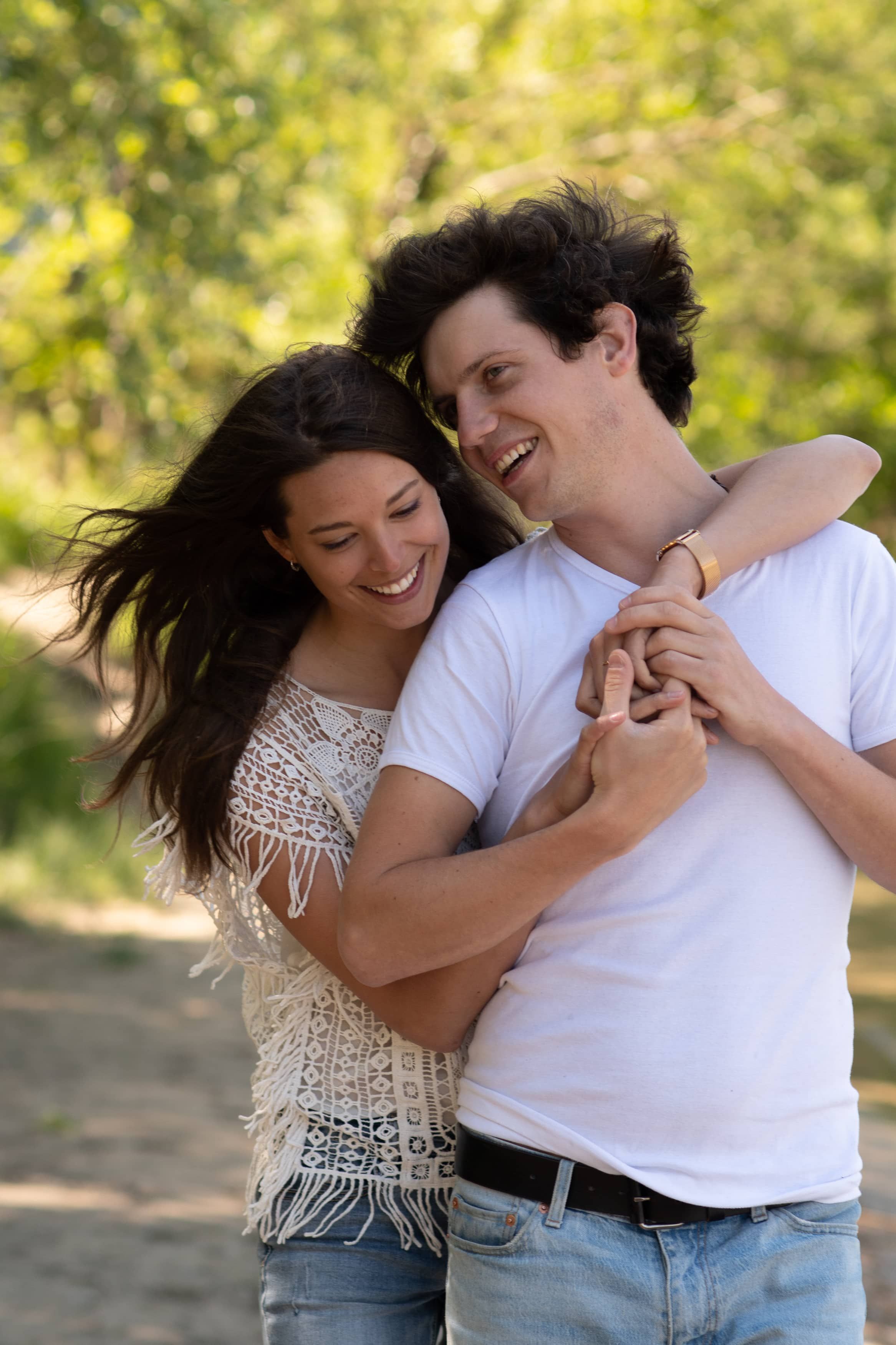 jeune couple souriant