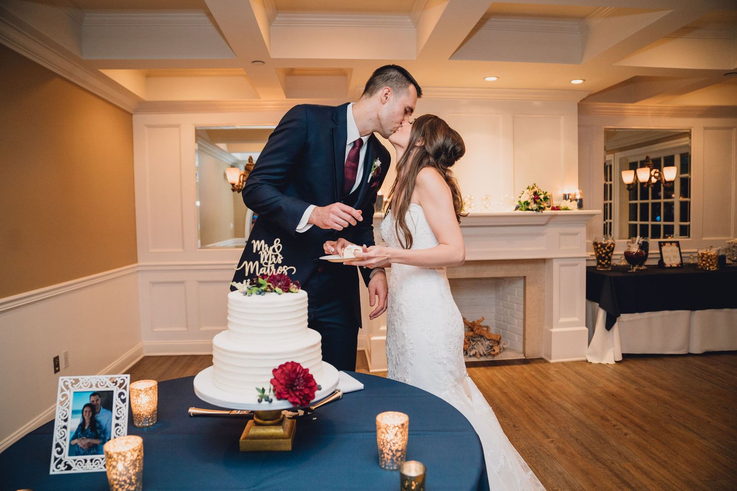 Cake Cutting Kiss | Verandas Beach House