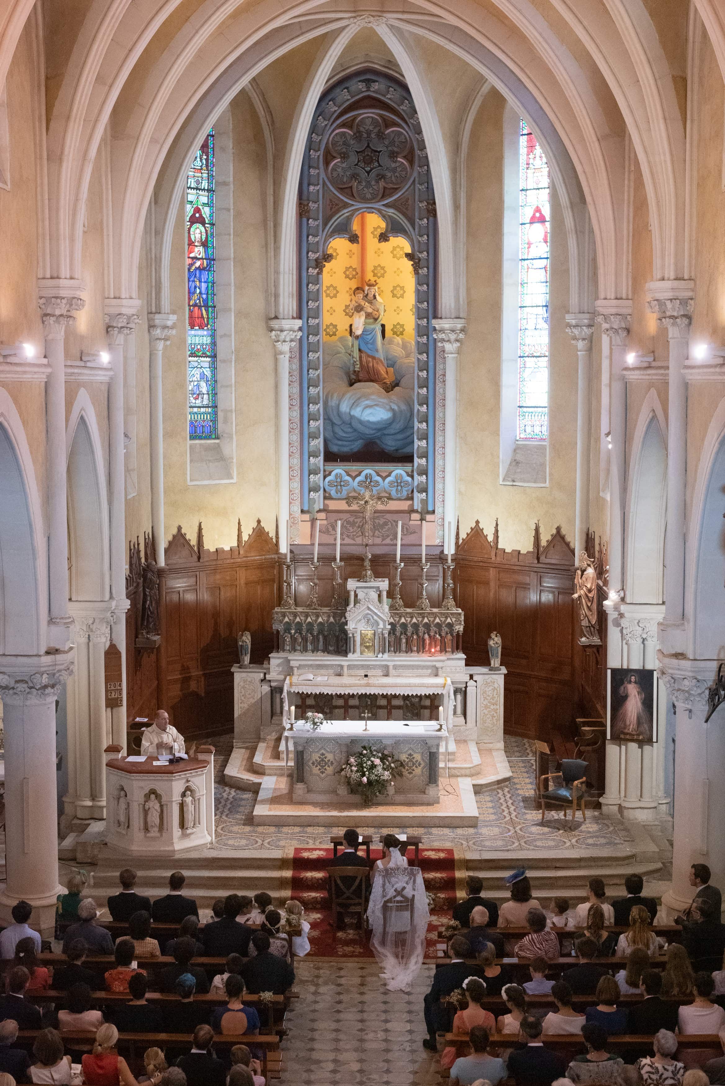 intérieur d'église, vue depuis la tribune