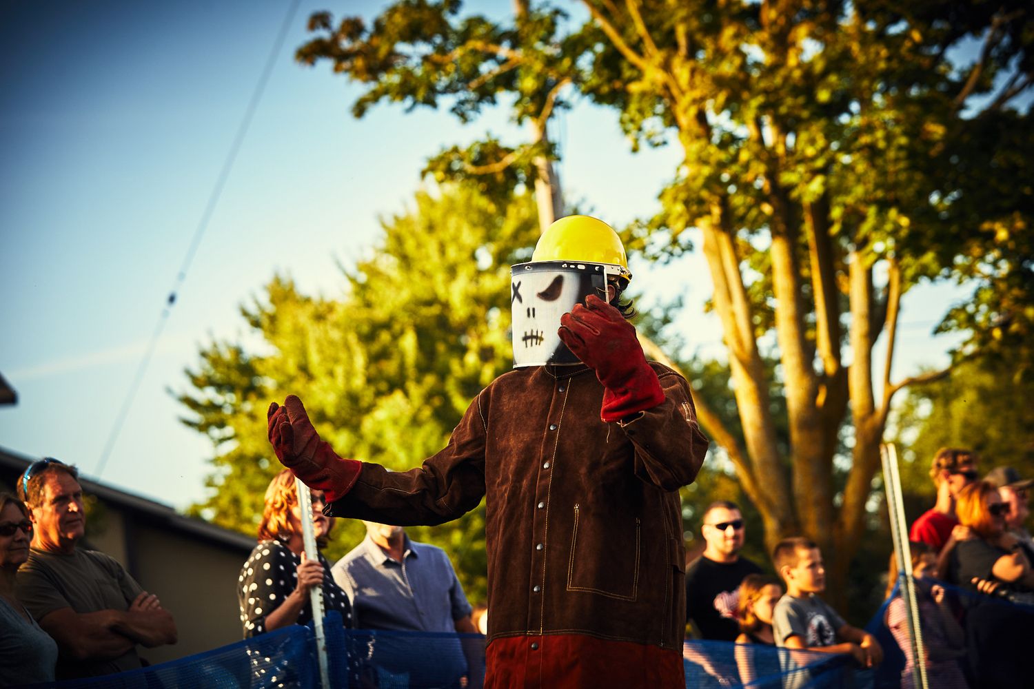 Iron Pour artist talking to crowd