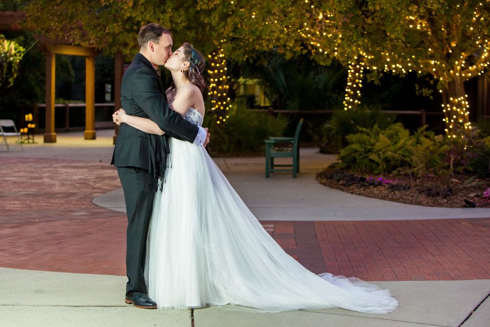 Bride and groom portrait at Riverbanks Zoo in Columbia, SC