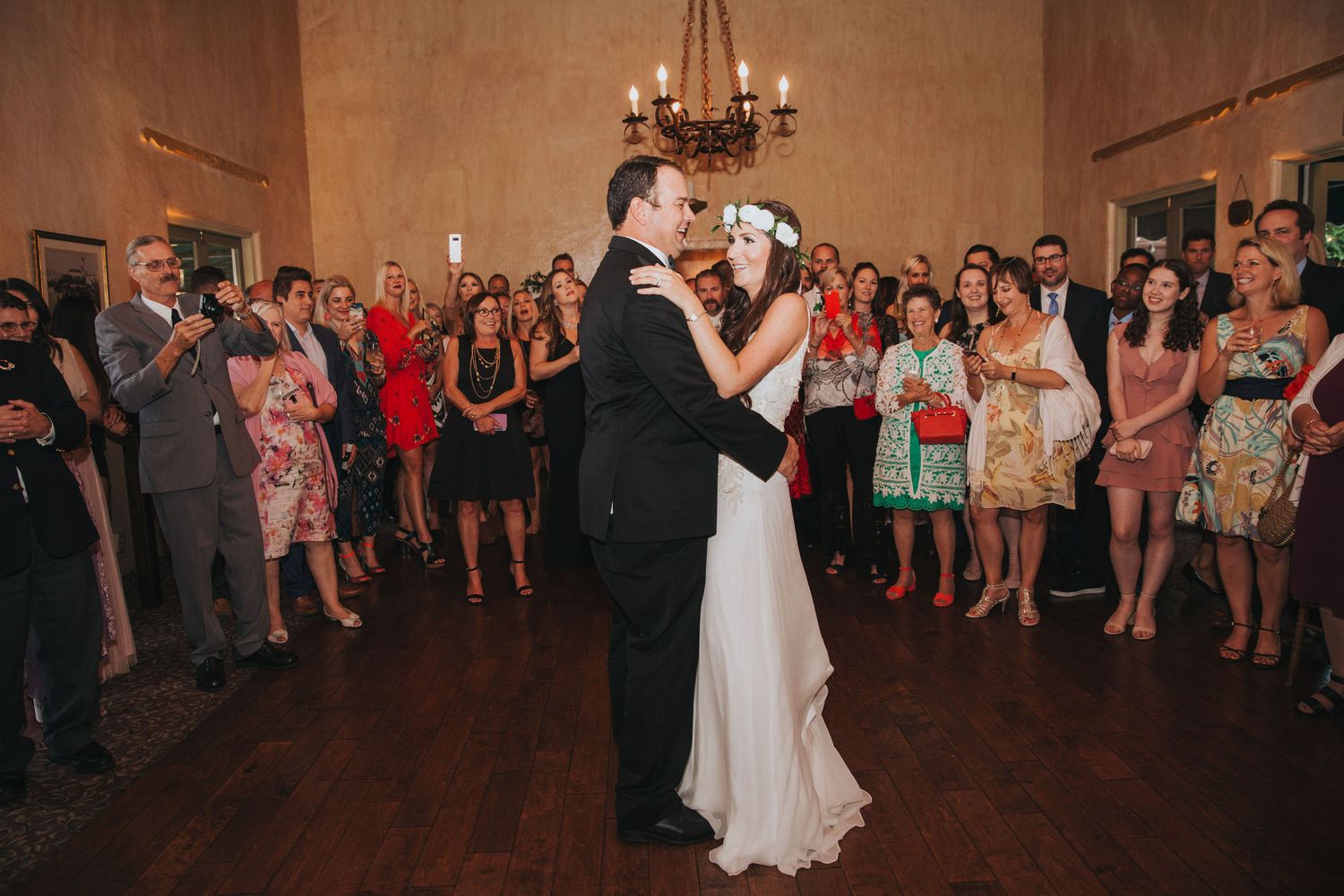bride & groom dancing at la venta inn