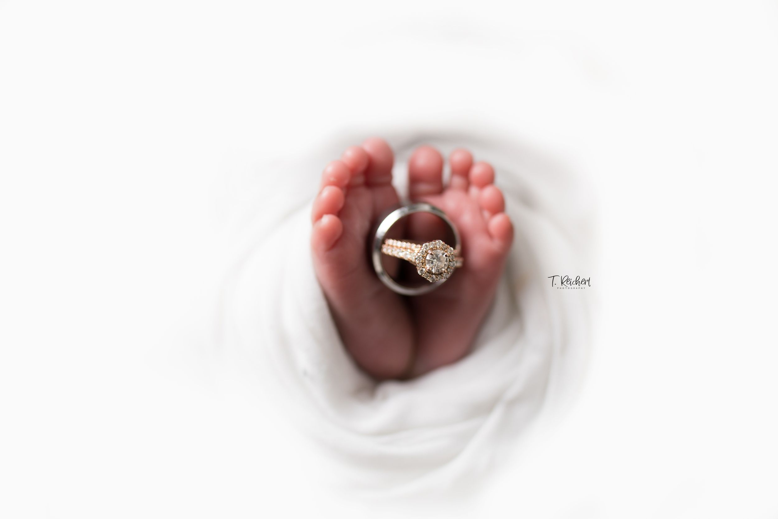 newborn photography baby feet
