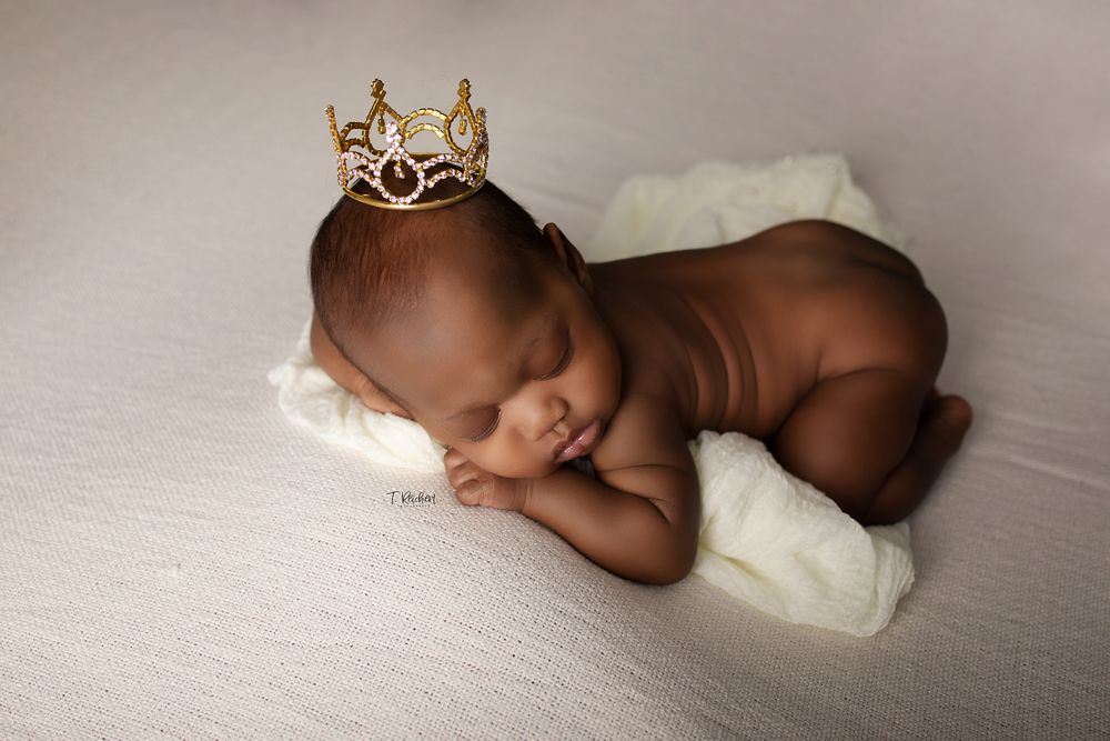 newborn princess crown photographer carriage