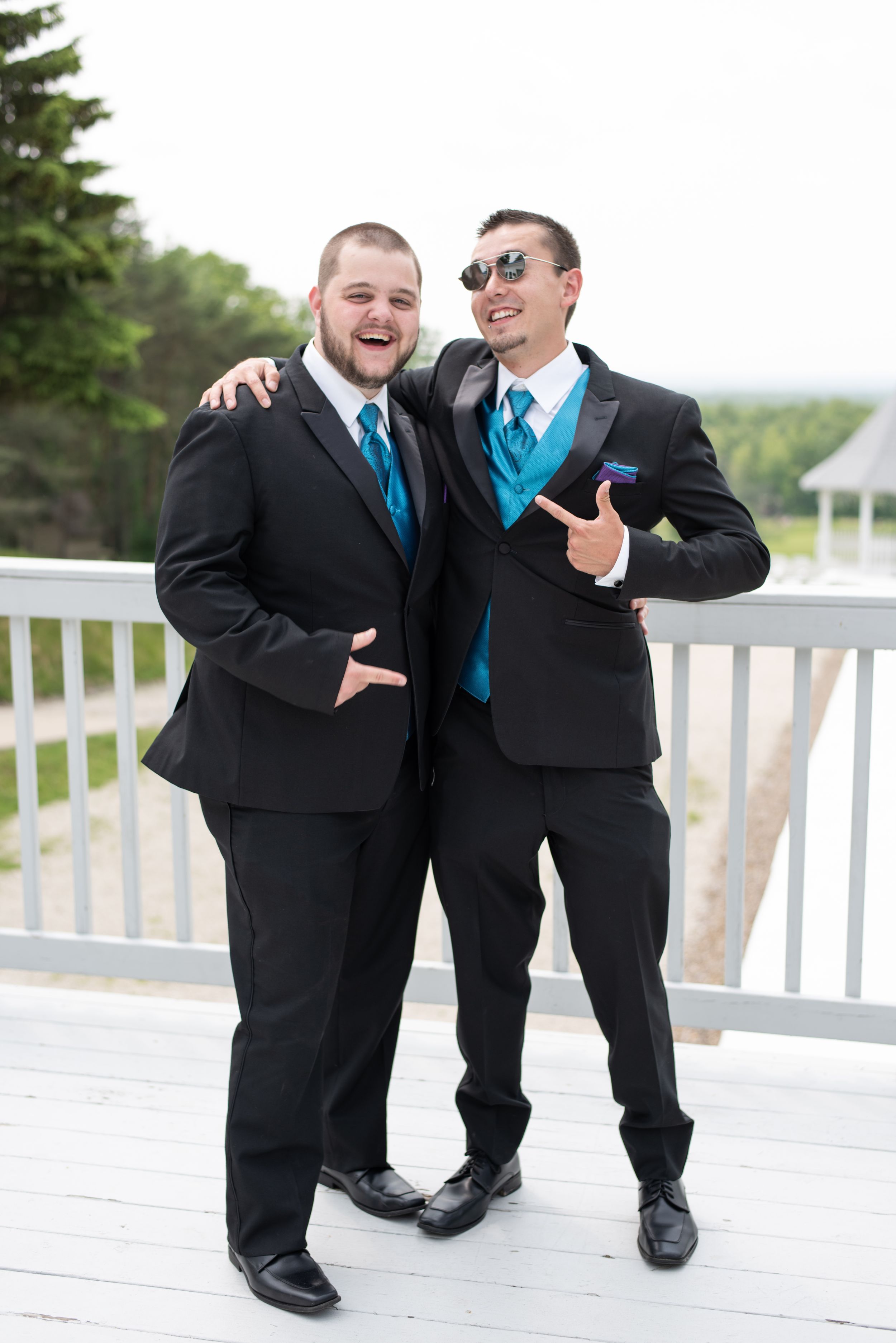 groom and best man, Skyview Lodge, Brunswick, Ohio