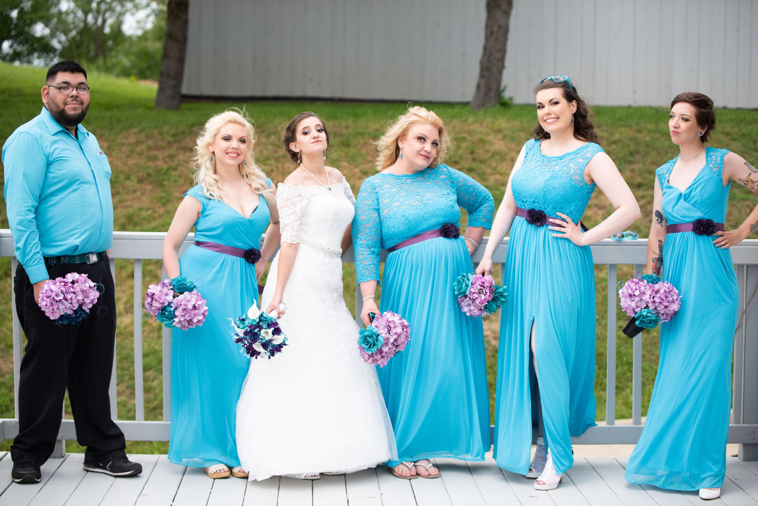 bridesmaids pose, Skyview Lodge, Brunswick, Ohio