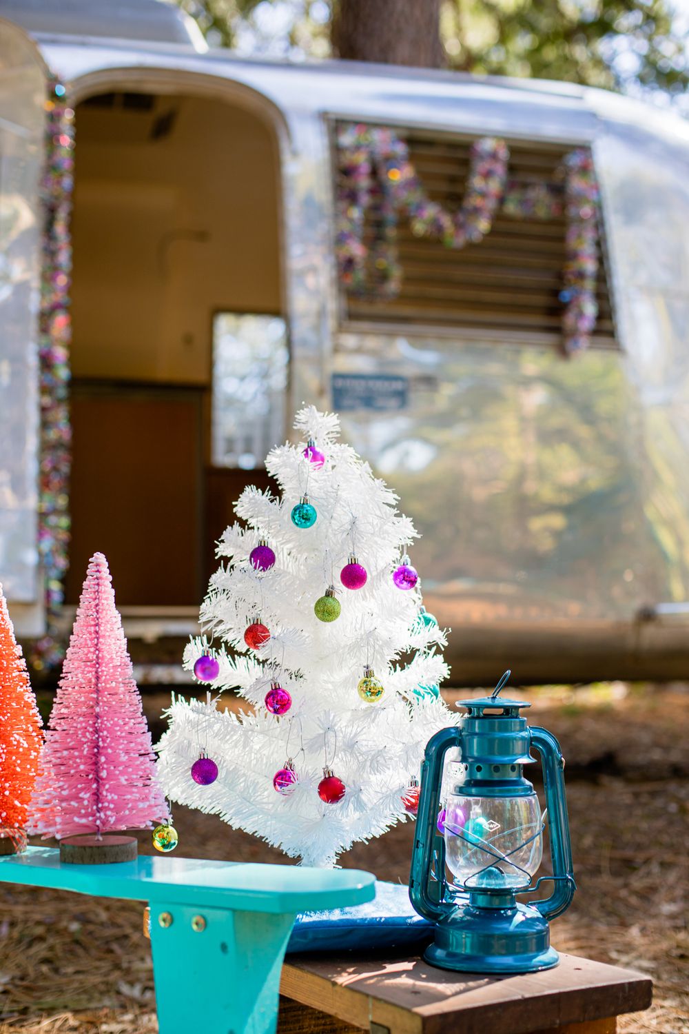 Inn Town Campground Modern Retro Christmas Decorations | Lenkaland Photography