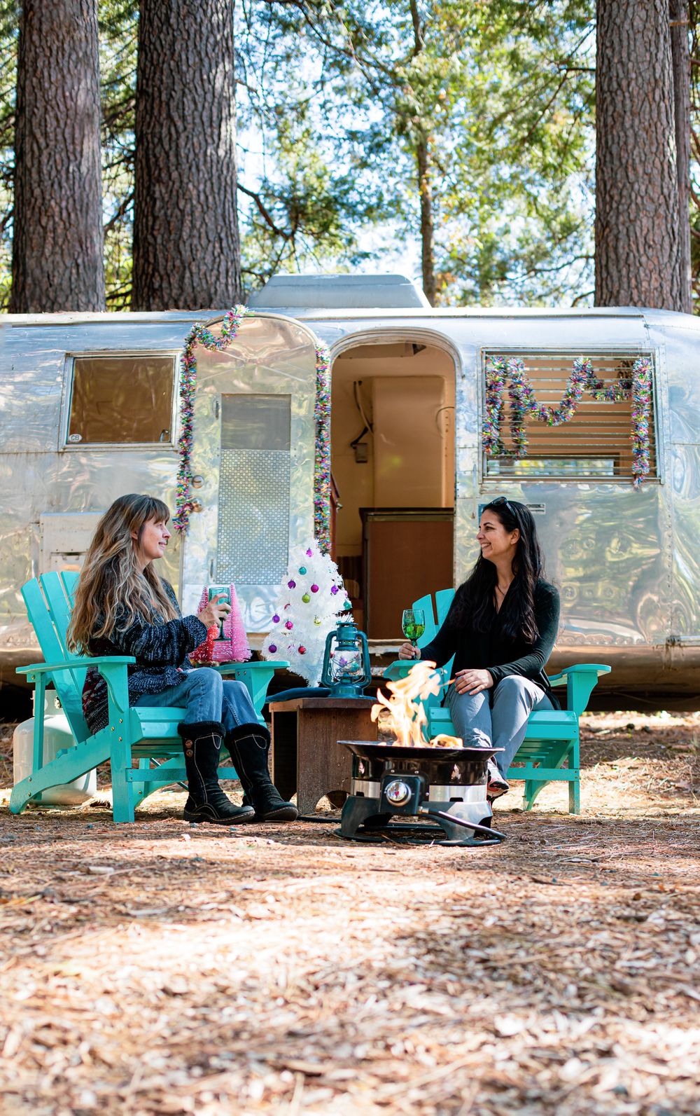 Inn Town Campground Modern Retro Christmas Decorations | Lenkaland Photography