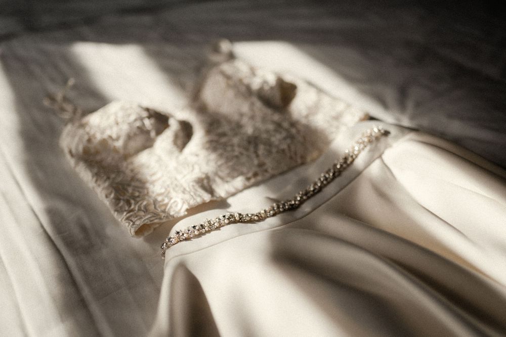bhldn-wedding-dress-detail-photo-desmoines-iowa-raelyn-ramey-photography